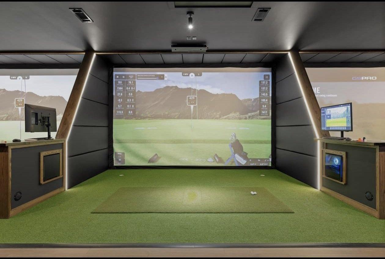 Commercial golf simulator bay